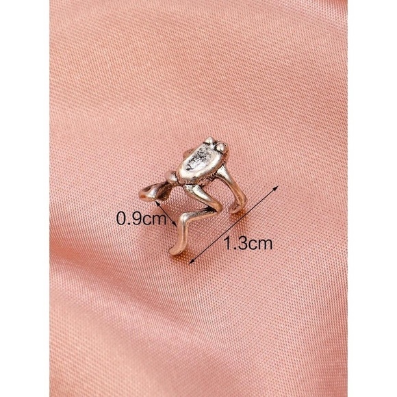 NEW Silver Tone Frog Ear Cuff Artsy Hipster Hippie Funny Modern Hip One Size - Picture 6 of 7